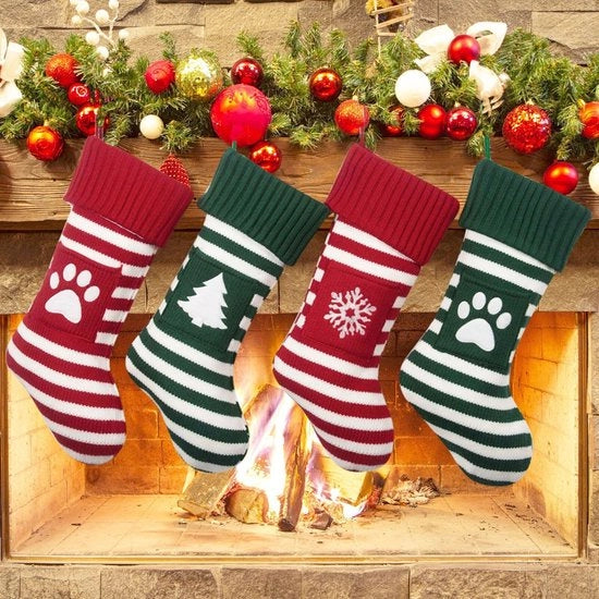 Set di 4 tende da finestra per Natale con decorazioni di candeline e peluche per gatti e cani, con sacchetto regalo per Natale.