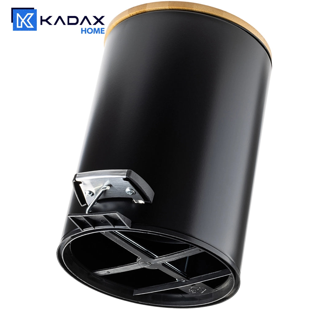 Cestino per rifiuti da bagno KADAX piccolo, 3 litri, in bambù, con pedale, nero opaco.