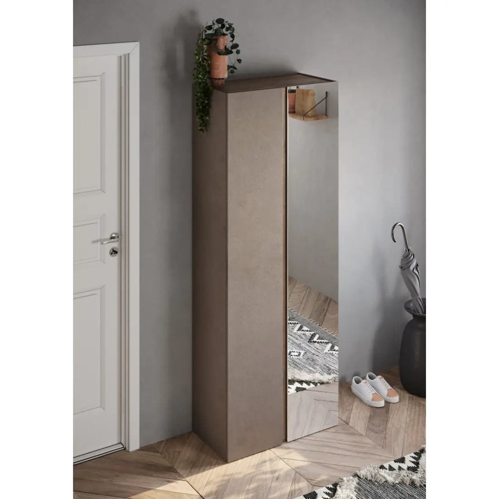 Armadio con 2 ante e 1 specchio con 8 ripiani regolabili, collezione KEY, colore marrone e rovere.