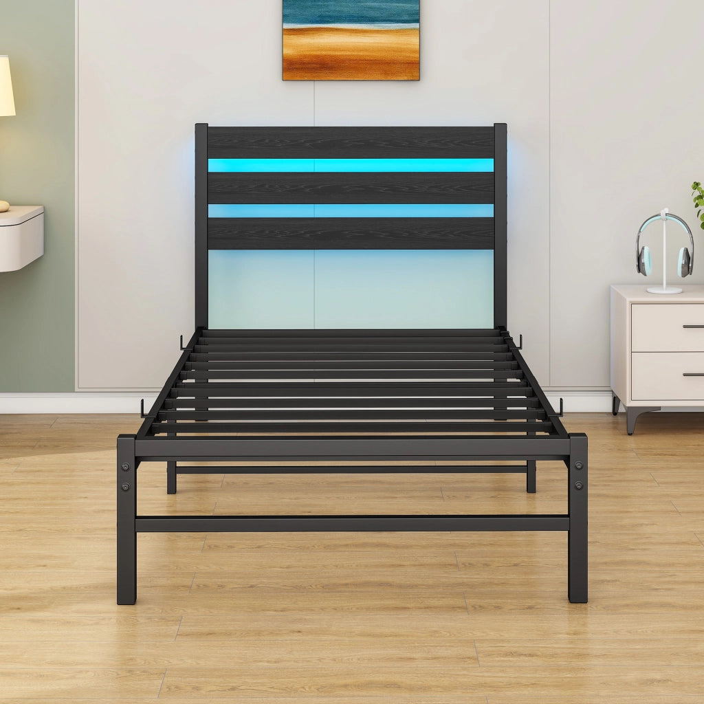 LETTO 90x200 cm in metallo nero con testiera in legno, LED RGB e USB