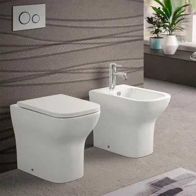 Sanitari filomuro senza brida bianco lucido con sedile soft-close  Plana