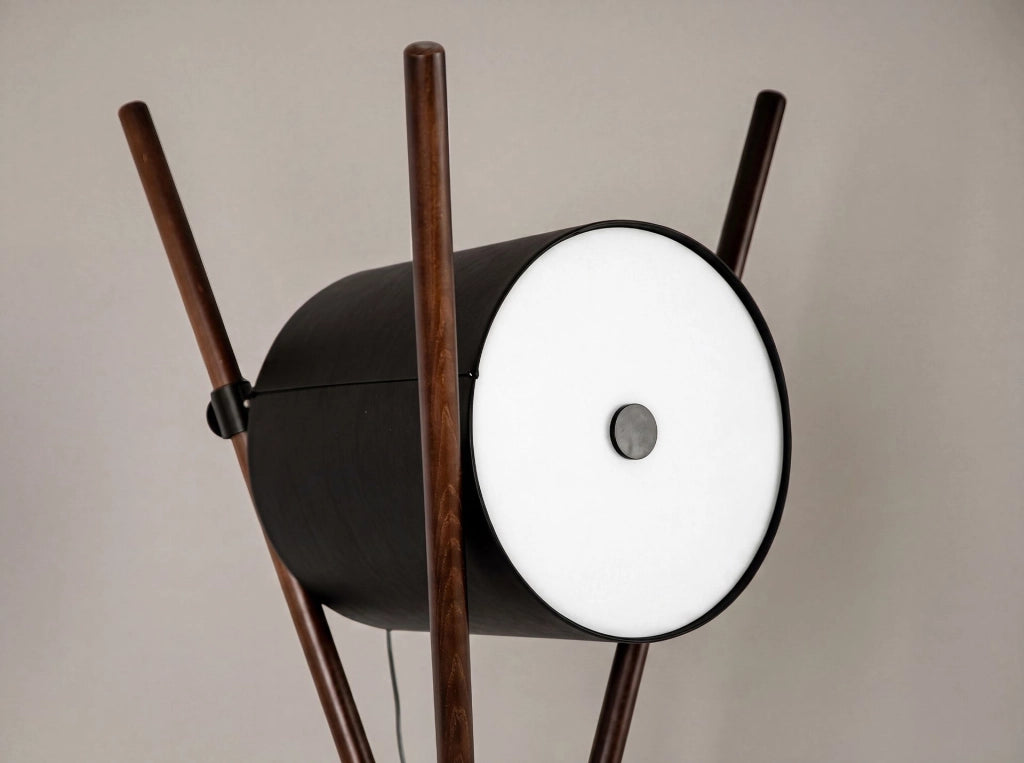 Lampada da terra in legno rivestita in similpelle nera e noce scuro
