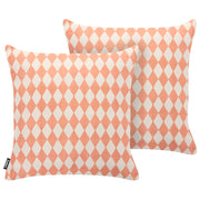 Set di 2 Cuscini Decorativi da Esterno 45 x 45 cm  Rosso Chiaro in Poliestere per Giardino con Motivo a Quadri Design Retrò