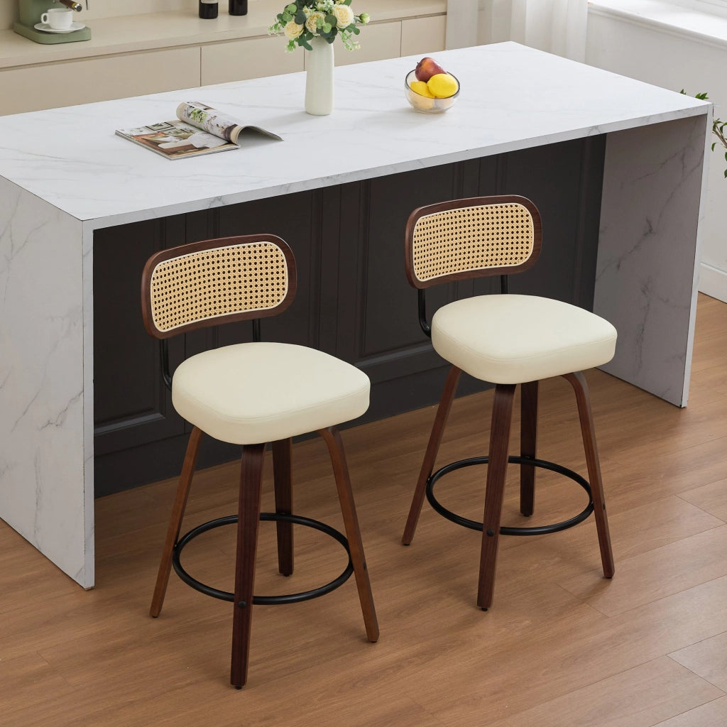 Set di 2 Sgabelli da Bar Girevoli con Schienale in Paglia di Vienna e Seduta Imbottita; Pelle PU; Beige