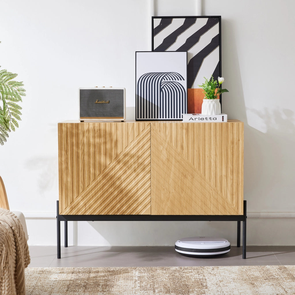 Credenza a 2 ante in effetto naturale con struttura in truciolare e ripiano regolabile