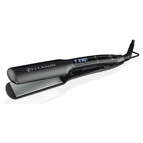 GA.MA Piastra X-Wide Digital Titanio 4D: trafile larghe in titanio, tecnologia agli ioni e ozono, anti crespo, per look liscio anche su capelli difficili e voluminiosi, temperatura regolabile da 150 a 230°C, auto spegnimento