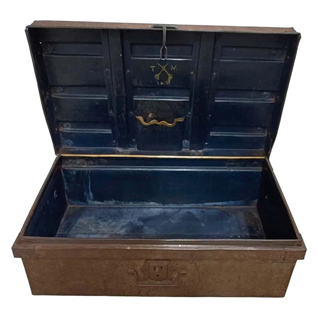Valigia artigianale in metallo, 67x37x25h cm