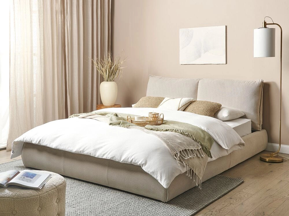 Letto matrimoniale tessuto beige con base a doghe e testiera imbottita 160x200 cm stile classico camera da letto