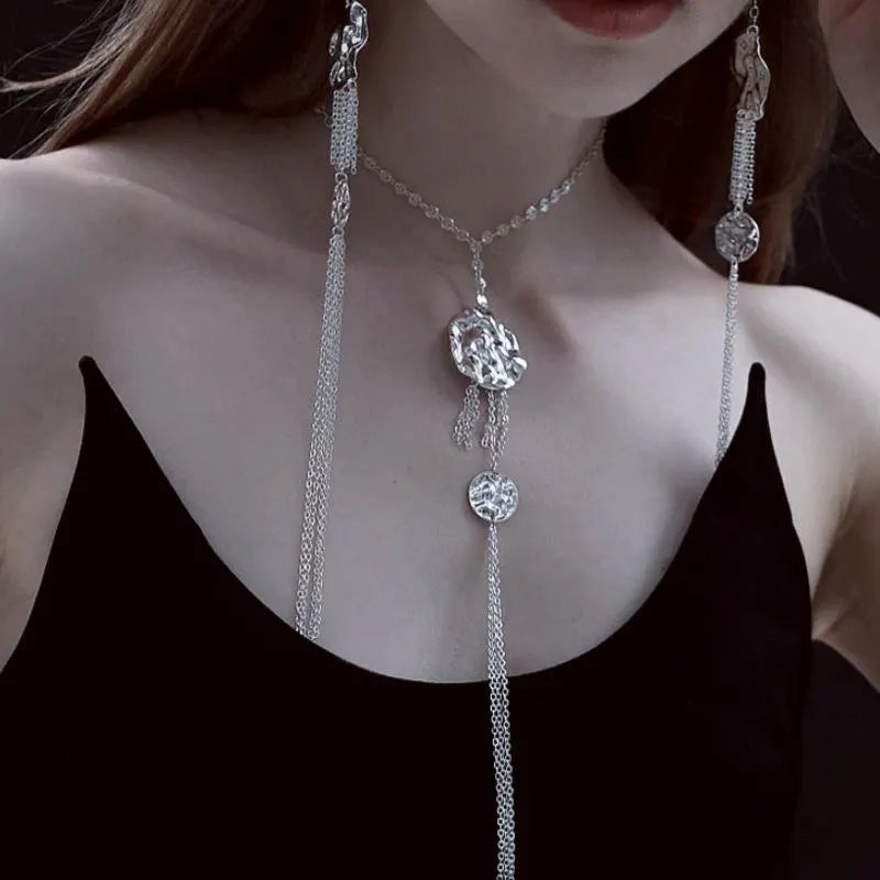 Set composto da collana e orecchini con nappe di perle, realizzati a mano: gioielli con perline e paillettes