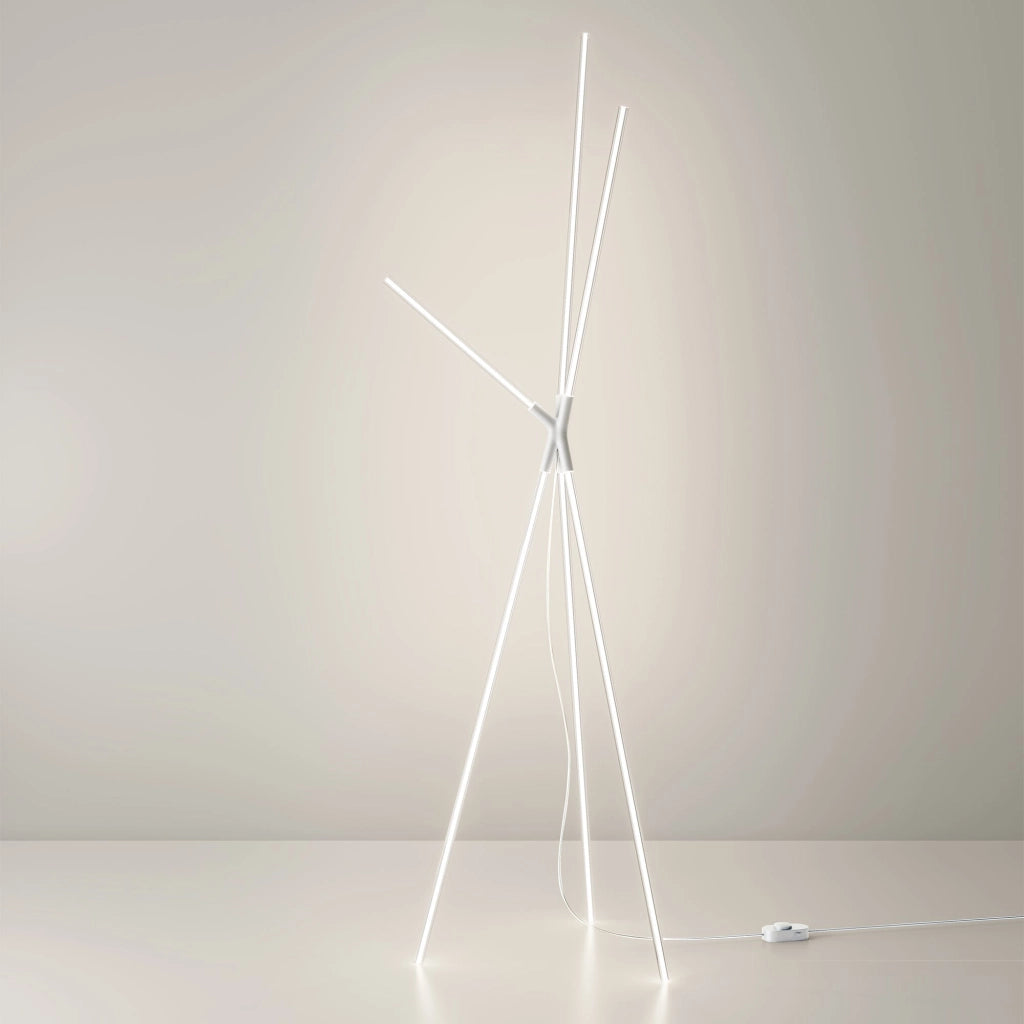 Brilliant Lampada da terra LED di design a treppiede in alluminio bianco, temperatura colore regolabile, 36W, altezza 191,7 cm, IP20, serie Scultorea