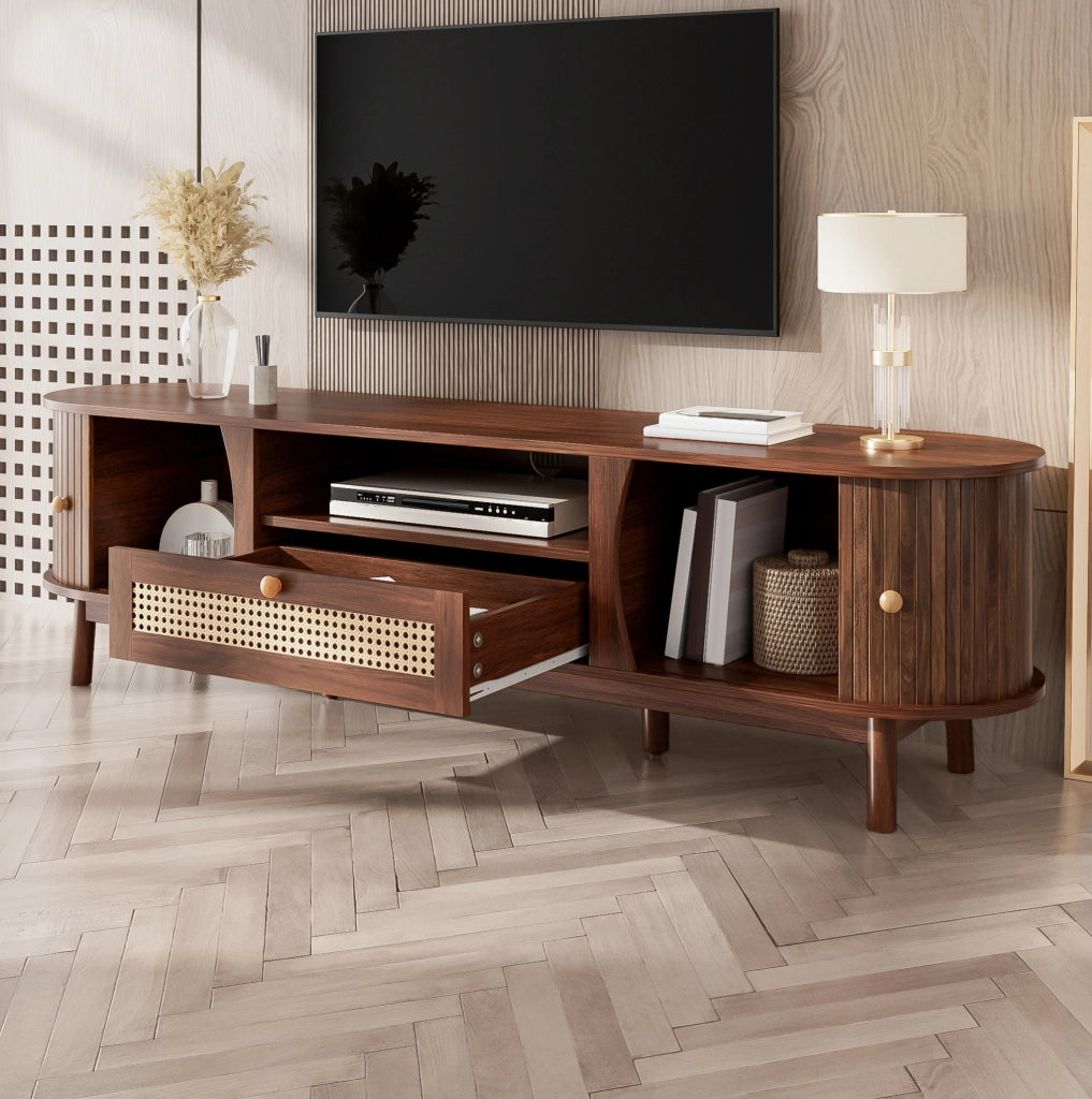 Mobile TV in MDF color noce con rattan e ante scorrevoli