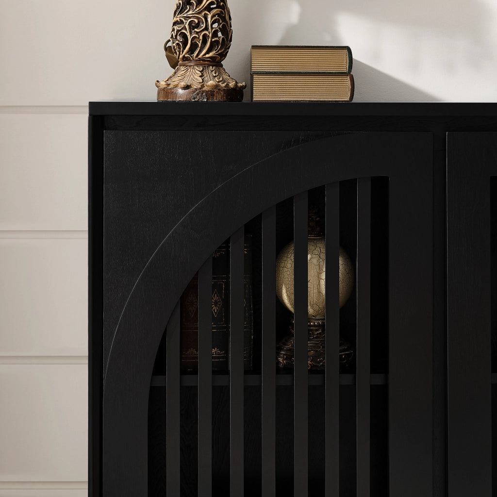 Credenza con ante scanalate e 2 aperture per prese in legno e MDF nero
