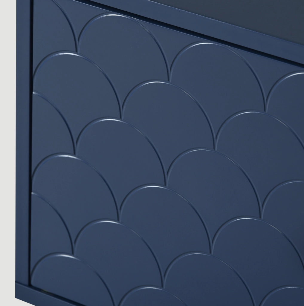 Comodino 35x35x51 cm con motivo a scaglie; chiusura magnetica; truciolare e metallo; blu navy