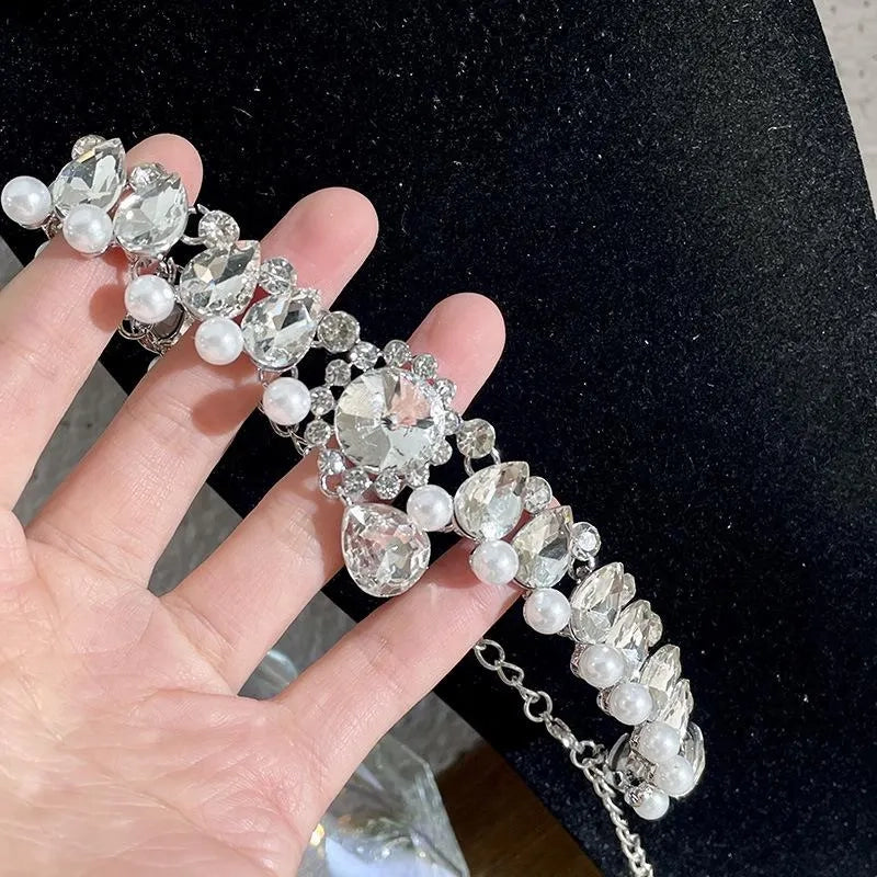 Collana barocca con diamanti realizzata a mano: un regalo scintillante al chiaro di luna.