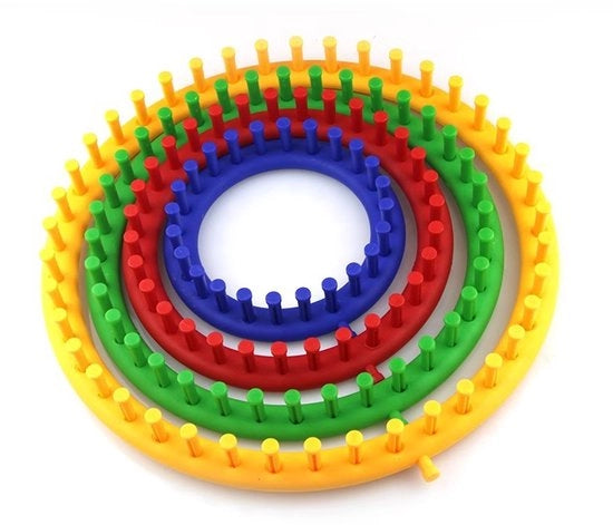 Set di maglia a giro, kit di maglia, attrezzo DIY con ago a maglia, set di maglia a giro in 4 parti, cappello, sciarpa, fazzoletto da collo, maglia, calze e coperta.