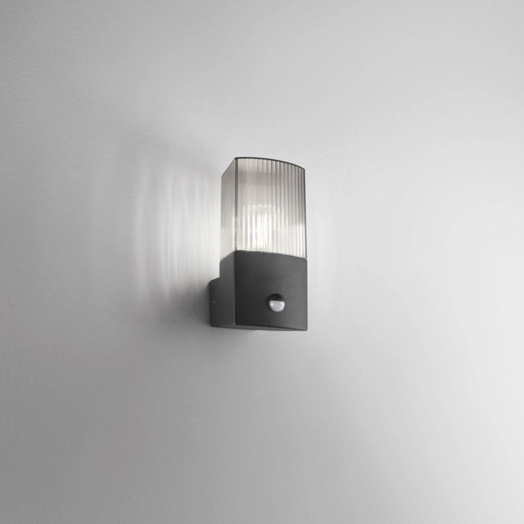 APPLIQUE DARK ANTRACITE E FUME' 1 LUCE ATTACCO E27 IP54 CON SENSORE 10,6X11,9X21,8CM