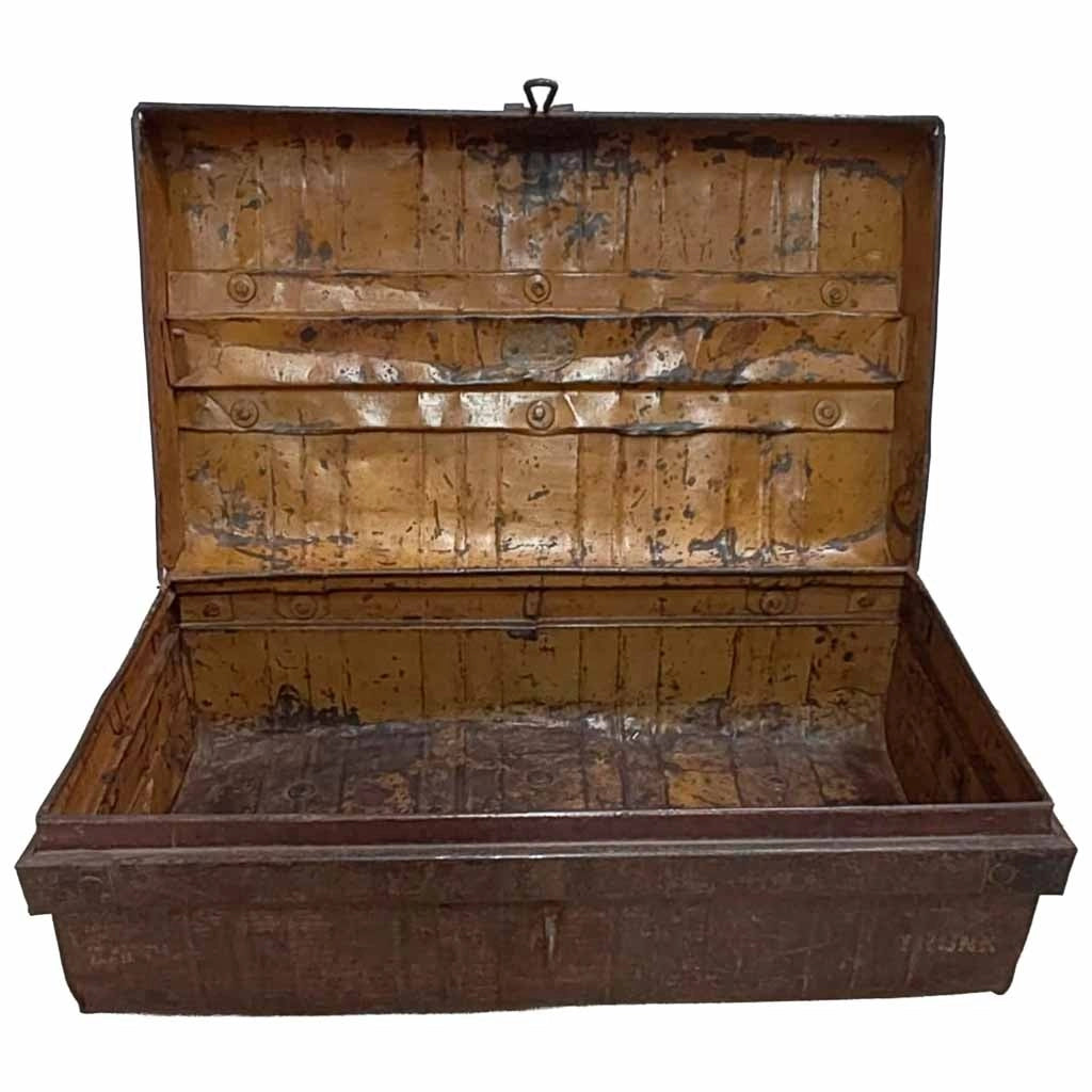 Valigia artigianale in metallo, 67x37x25h cm