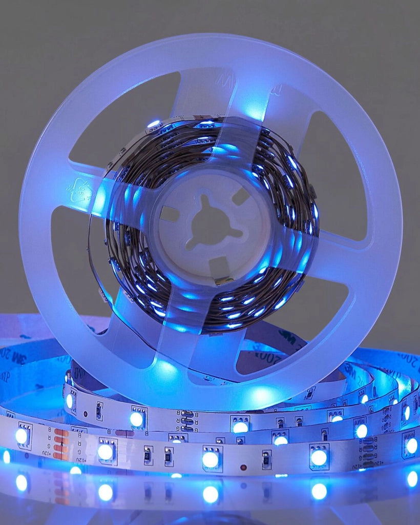 Set di 2 strisce 5 M LED opzione di illuminazione regolabile 16 colori + luce bianca Controllo remoto KIKORI