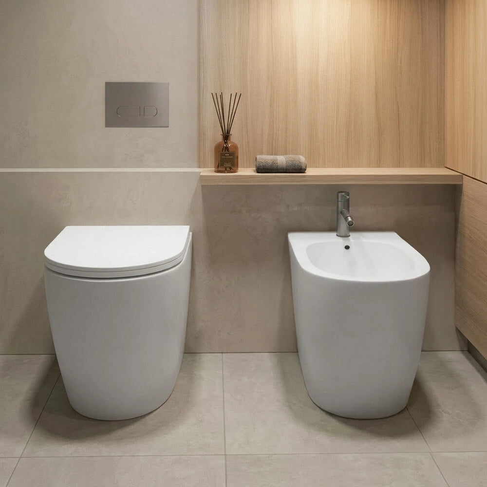 Copriwater bianco in termoindurente dal design ovale per sanitari Velora
