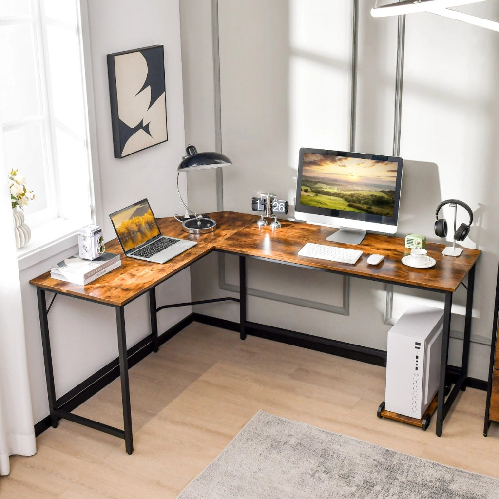 Scrivania ad angolo a L con presa di corrente, Scrivania per computer da 168cm con supporto CPU e telaio in metallo Marrone-Scrivanie