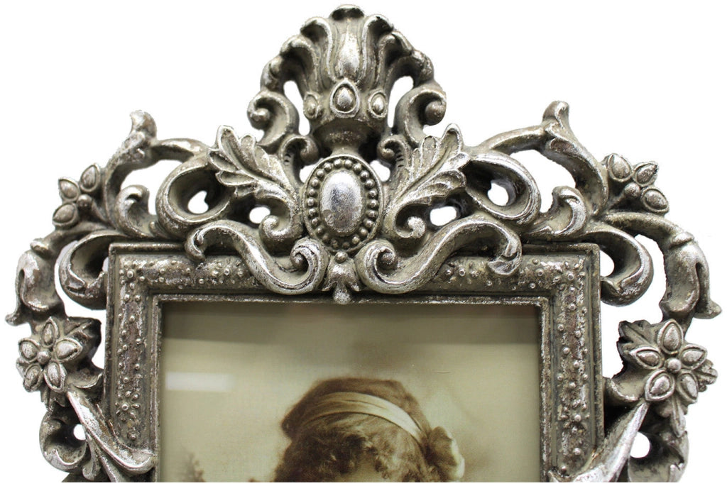 Biscottini Portafoto da appoggio a cuore in resina finitura argento anticata L18xPR2xH27 cm