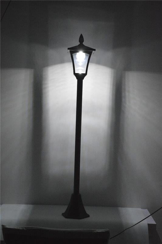 LAMPIONE DA GIARDINO CON LED A PANNELLI SOLARI 160 CM COLORE NERO
