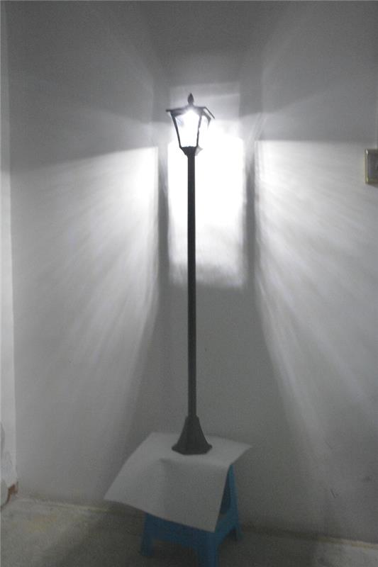 LAMPIONE DA GIARDINO CON LED A PANNELLI SOLARI 160 CM COLORE NERO