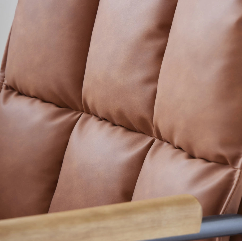 Sedia da ufficio ergonomica in pelle marrone con braccioli