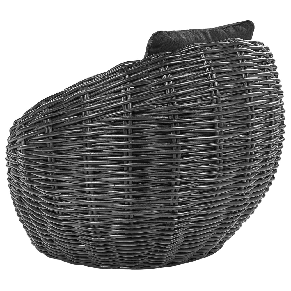 Poltrona da esterno in rattan nero con seduta ampia e cuscino giardino bordo piscina terrazza