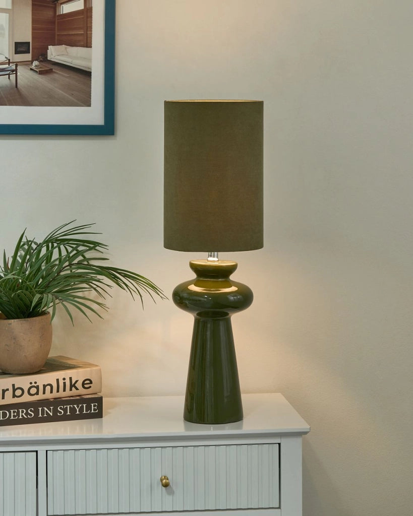 Lampada da comodino moderna con paralume in tessuto finto scamosciato di forma irregolare e base in ceramica verde oliva Stile moderno Soggiorno Camera da letto