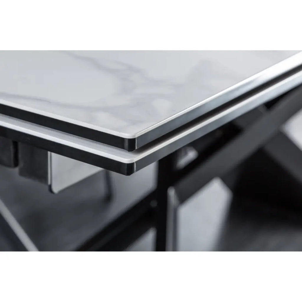 Table STELIX 180–220–260 cm – Piano in ceramica effetto marmo bianco e vetro temperato – Estendibile con gambe in metallo nero