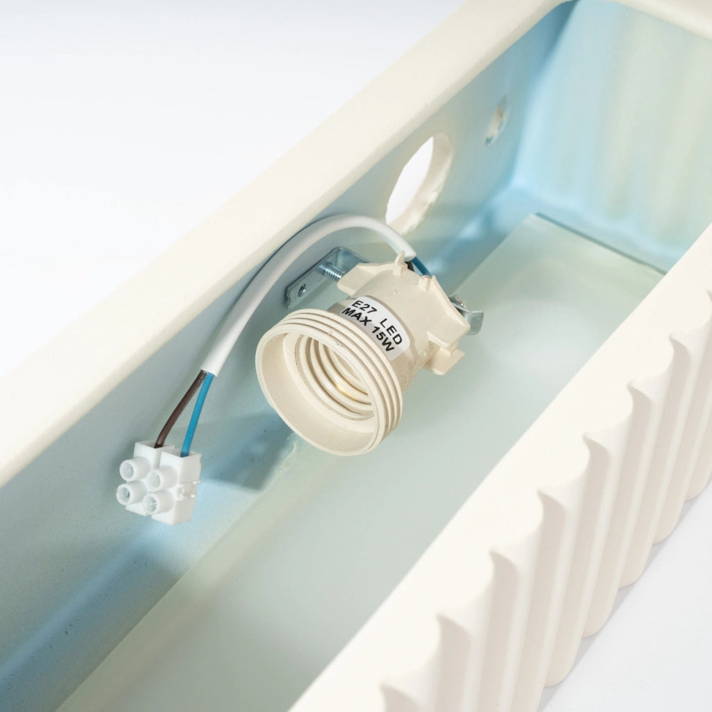 Applique ceramica bianca rigata su-giù E27 SULKIO Pure Lume