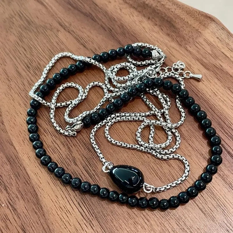 Collana patchwork di perle nere fatta a mano, regalo di Natale o di compleanno.