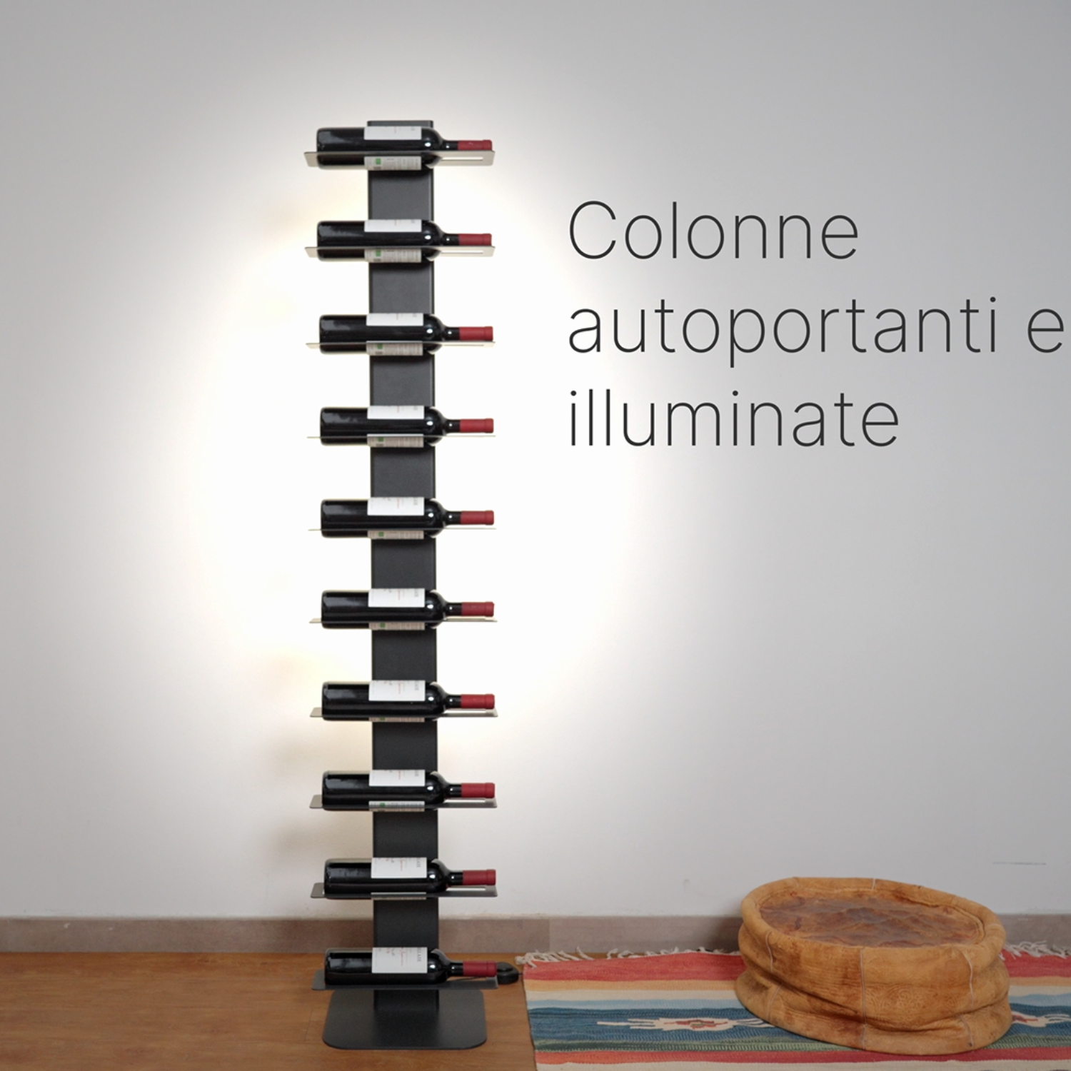 ALUBOX VIRGO Porta Vino Da Terra A Colonna Autoportante Illuminato 167X34X30 Cm Portabottiglie Vino Da Terra In Alluminio Con 10 Mensole Piatte In Lamiera Zincata Capacità 10 Bottiglie