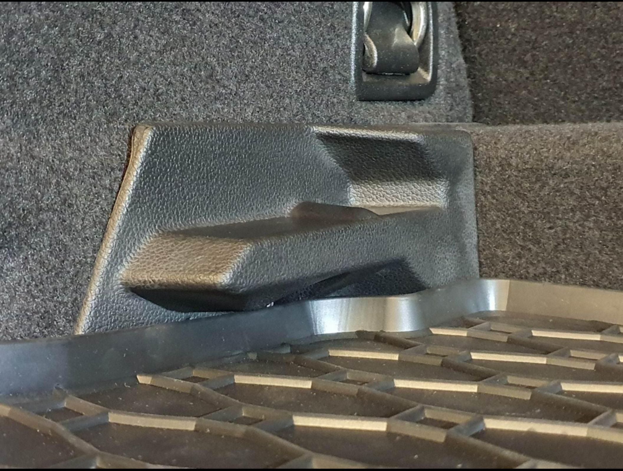 33B-437188 - Tappeto gomma baule - Tiguan II dal 2016-,Rest. dal 2020-, con regolazione  piano di carico, (Posizione Inf