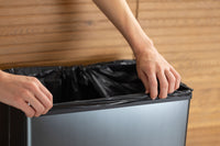 Pattumiera Alta 54L Interno Esterno Keter Verto Recycle 43,5x26,5x68,7 cm con Bordo Copri Sacco in Plastica Blu Perla