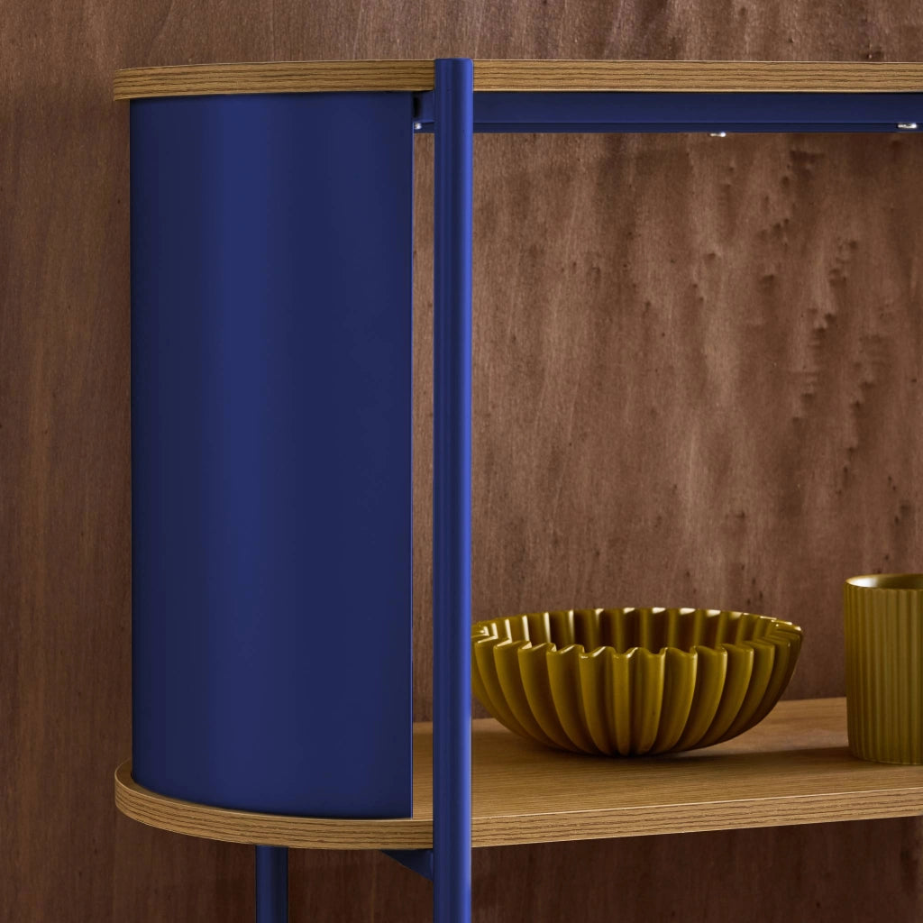 Libreria in metallo curvato e legno a 5 livelli, blu