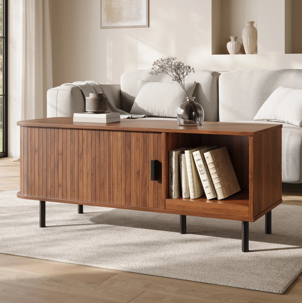 Tavolino da caffè 110x40x55 cm con porta scorrevole e vano a giorno in MDF e truciolare noce