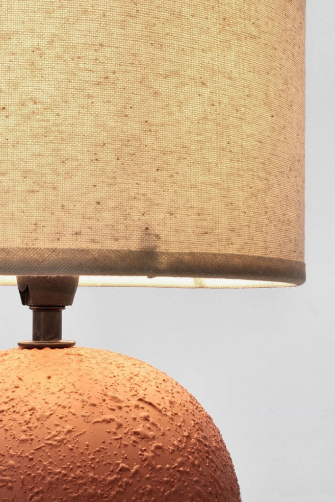 Lampada da Tavolo con Base in Ceramica e Paralume in Lino - MEI-HSUAN