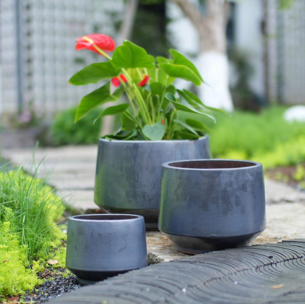 Vaso in ceramica artigianale opaco nero Ø 38 cm con fori di drenaggio, traspirante e resistente al gelo per piante da interno ed esterno