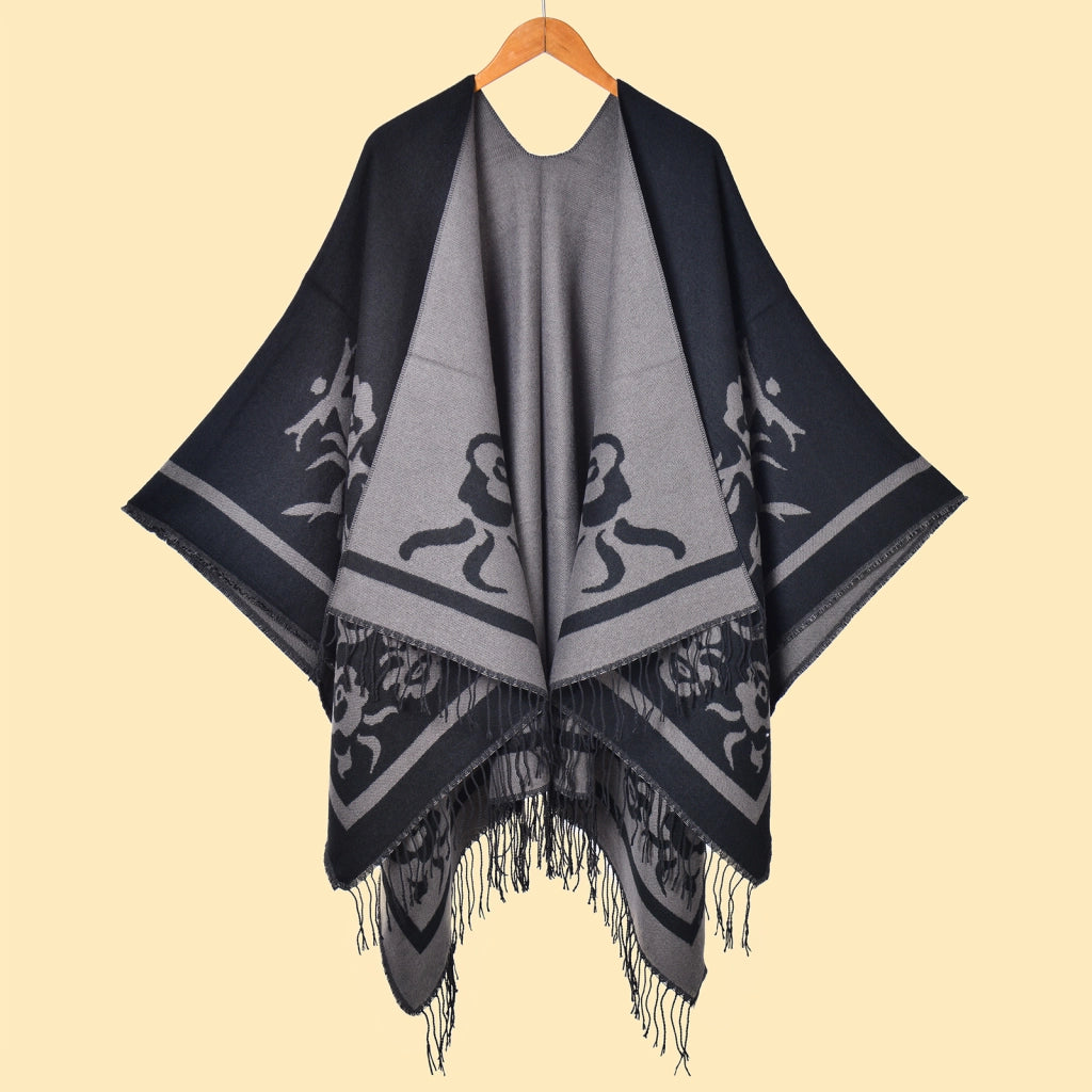 Mantella da donna con spacco diagonale e laccetti a pois color fango, con frange.