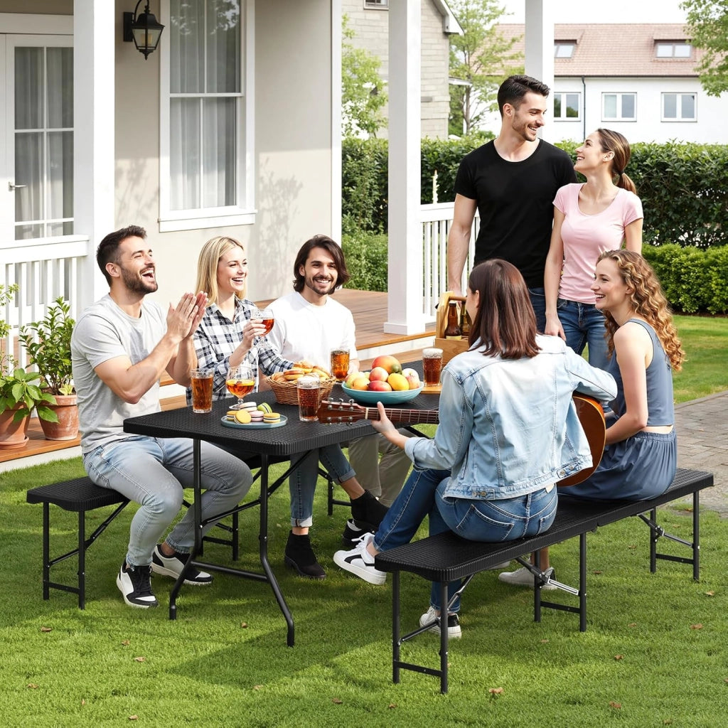 Set Birreria 3 Pezzi con Tavolo da Campeggio con 2 Panche Pieghevoli, Set Giardino Esterno Effetto Rattan, Resistente alle Intemperie e Facile da Pulire, per Campeggio, Giardino, Nero