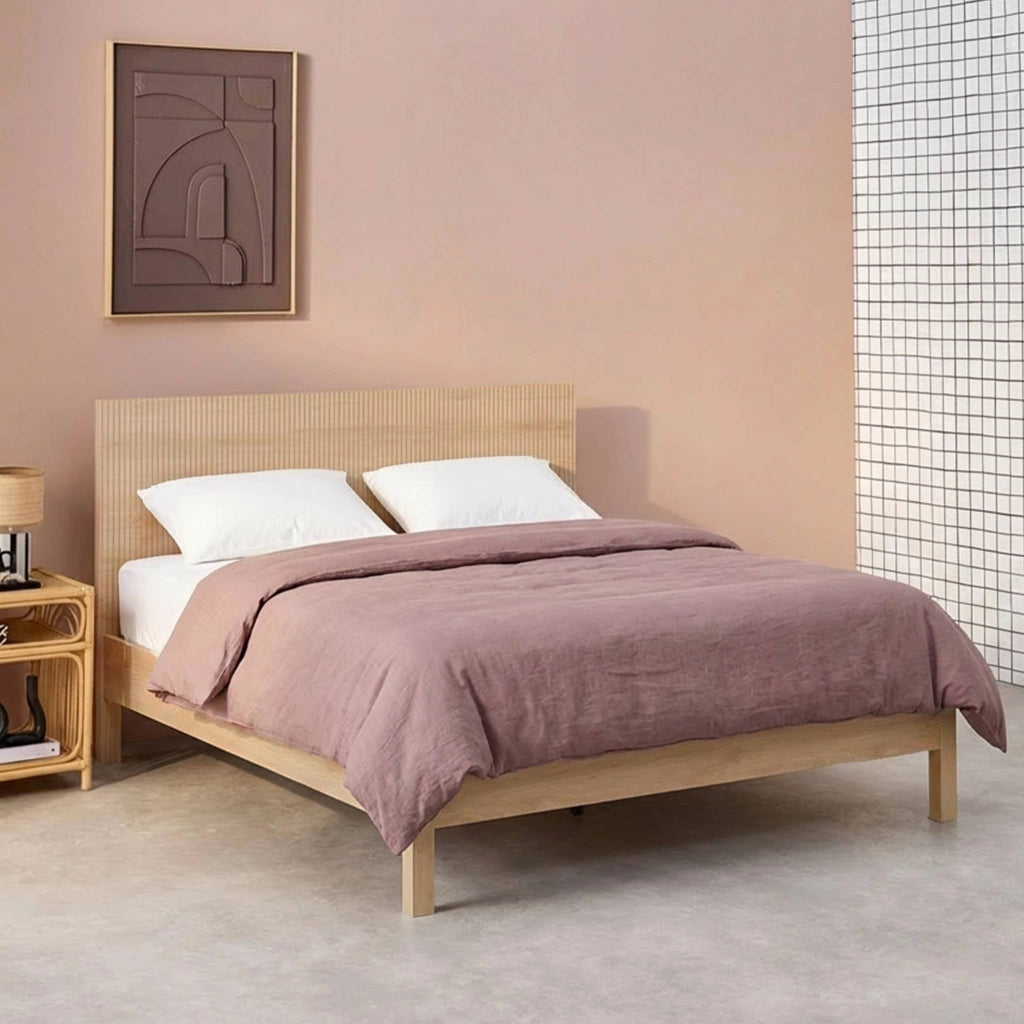 Letto con rete a doghe e testiera 140x190cm decorazione legno, marrone