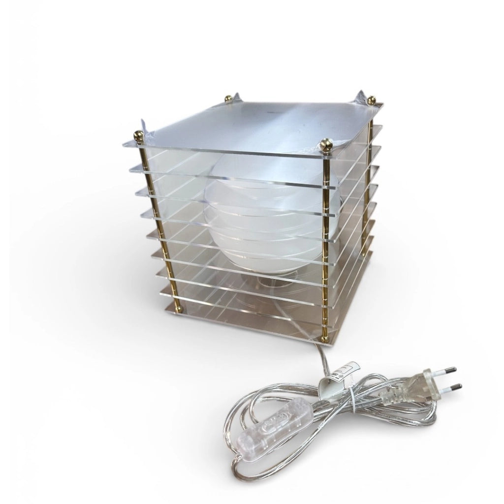 Lampada da tavolo di design con sfera opalina e struttura trasparente oro stile moderno contemporaneo, attacco G9 per casa e locali di interni