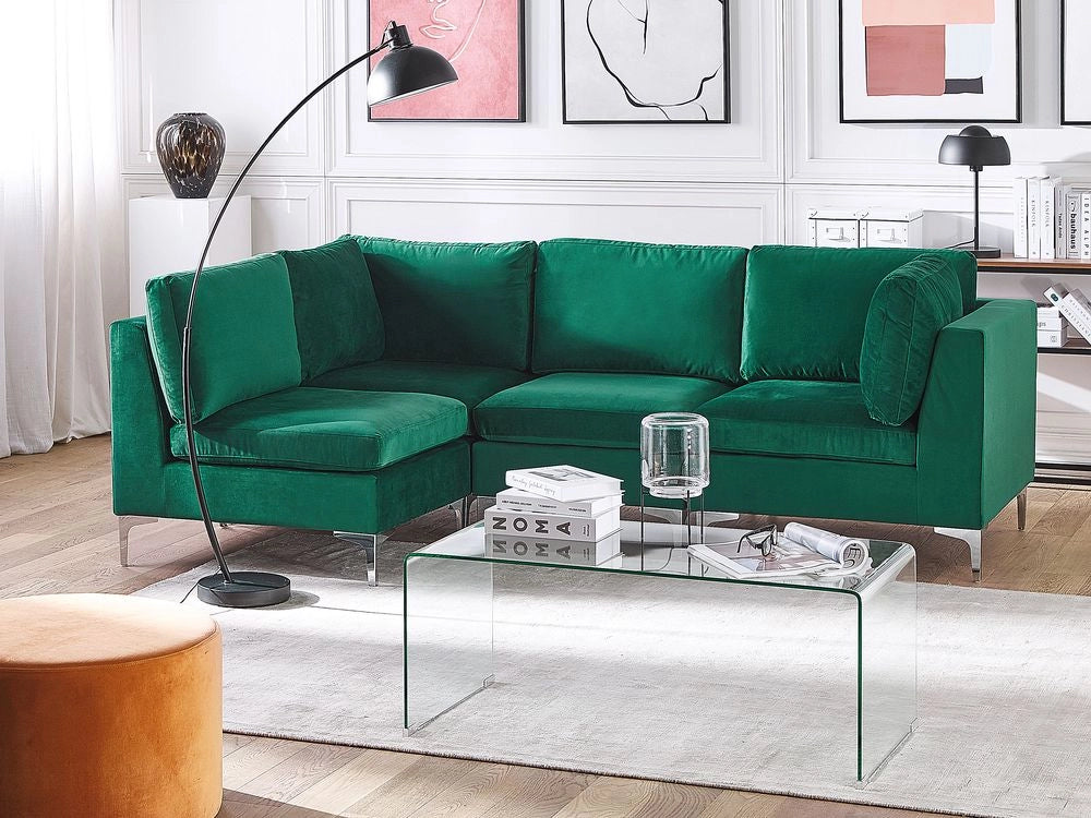 Divano angolare modulare versione destra in velluto verde a 4 posti con gambe in metallo argento stile glamour