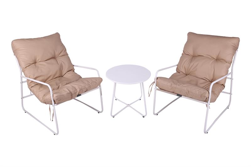 SET DI DUE POLTRONE 65X86X86 DI COLORE BEIGE CON STRUTTURA IN METALLO E CUSCINO BEIGE + TAVOLINO BIANCO IN METALLO 40X50 CM