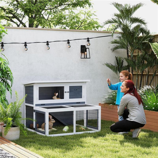 CONIGLIERA A 2 LIVELLI CON VASSOIO ESTRAIBILE IN LEGNO DI ABETE E ACCIAIO 122X95X93.5 CM MULTICOLORE