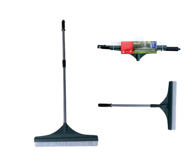 SCOPA PER PRATO SINTETICO 130 CM CON MANICO TELESCOPICO SETOLE IN NYLONA INPUGNATURA ERGONOMICA OKP