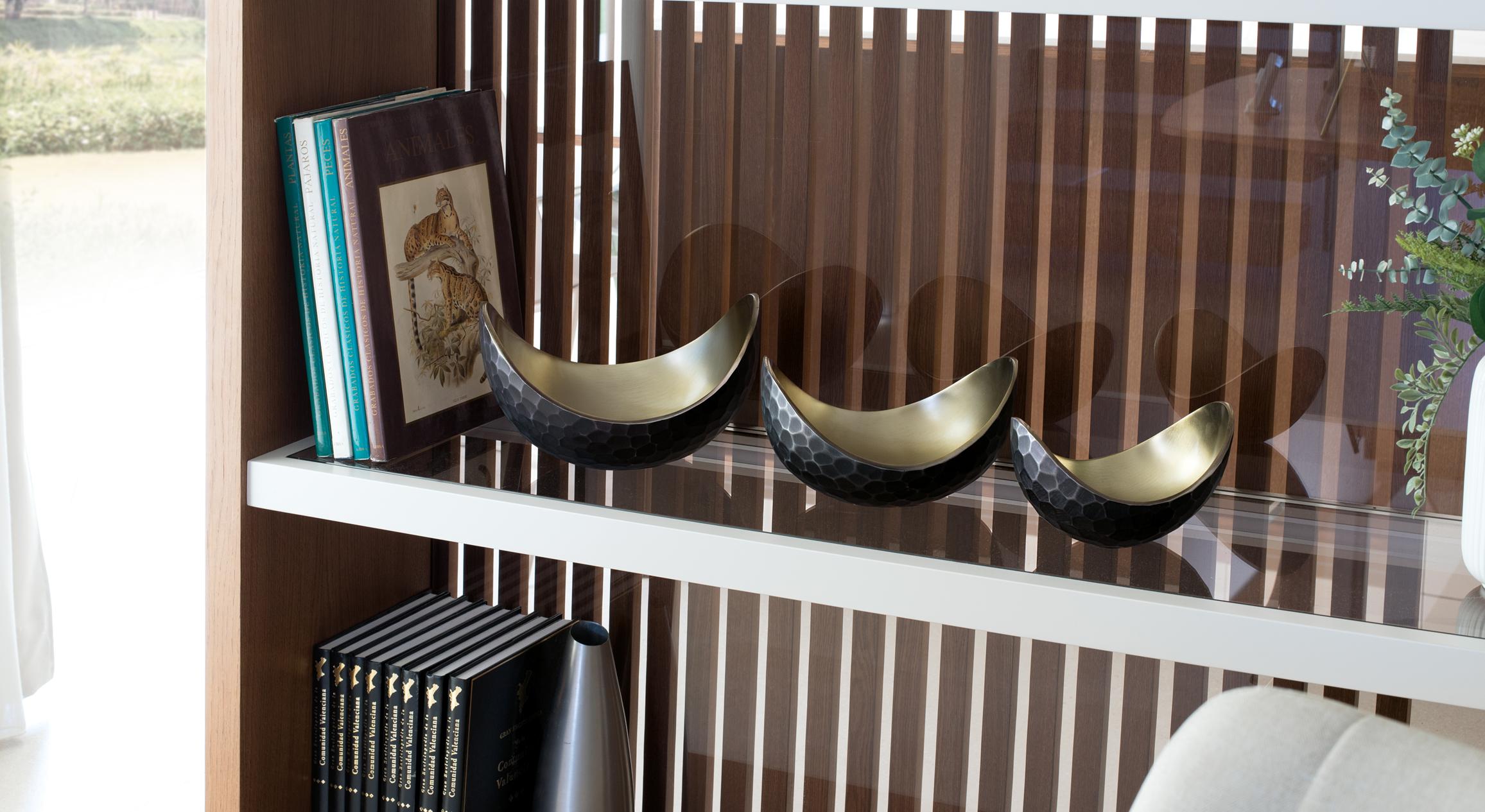 Set di tre ciotole decorative in metallo dorato