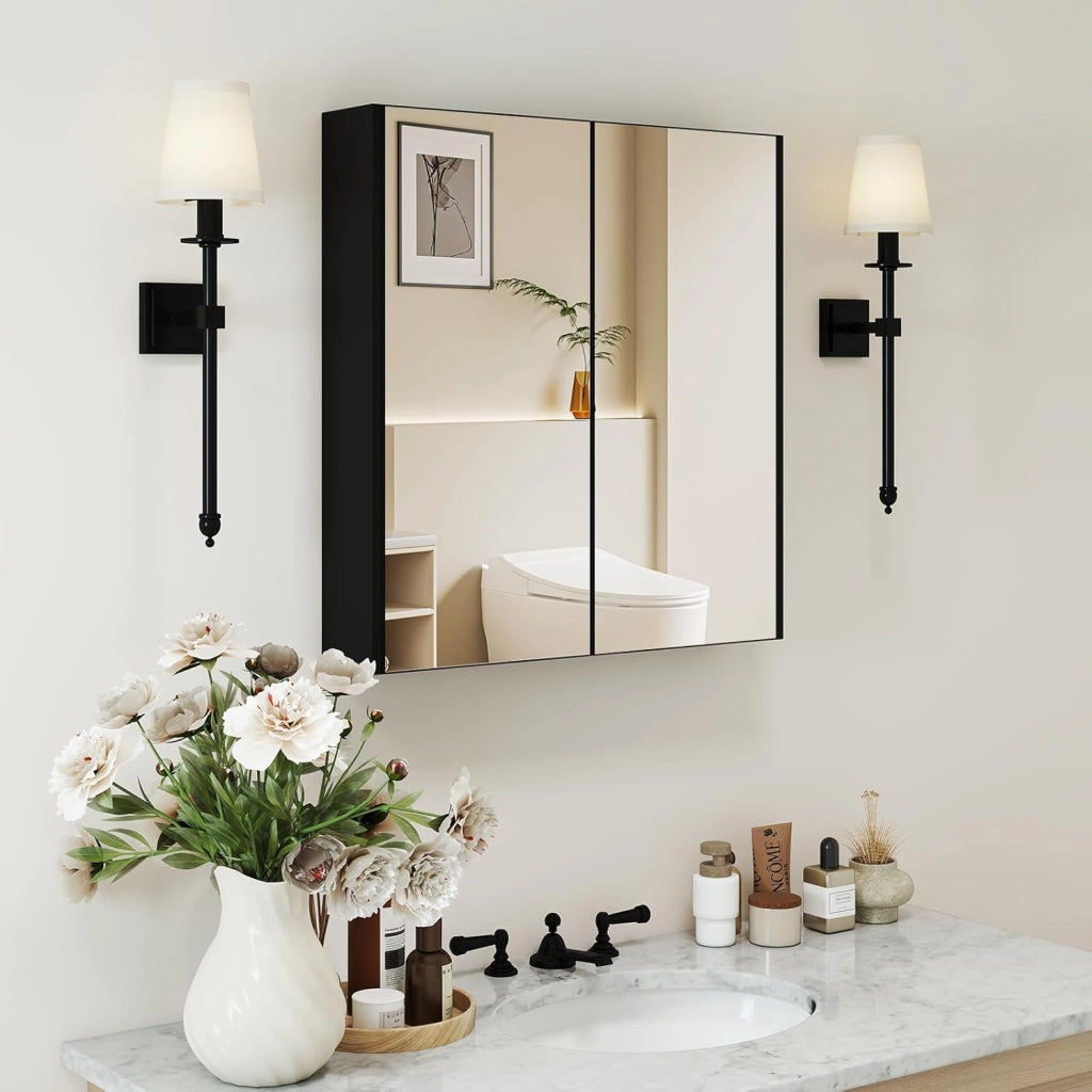 Armadietto da Bagno con Specchio a 2 Ante, Mobiletto da Parete Pensile con Mensola Regolabile, Mobile Bagno Sospeso con Specchiera 65 x 62 x 11 cm (Nero)